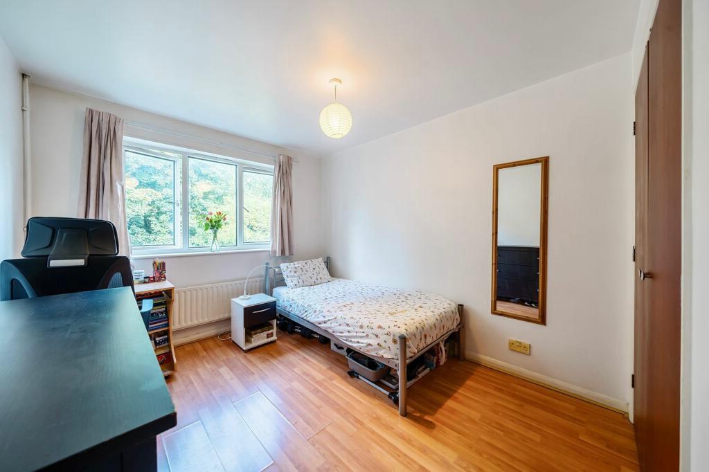 4 Rooms available in Canada Water